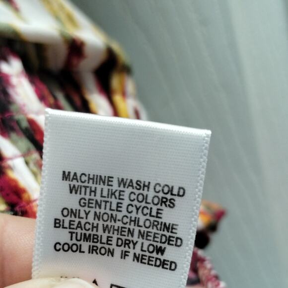 Adrienne Vittadini Size Small Multicolor Abstract V-Neck Shirred Waist Blouse - Picture 6 of 6